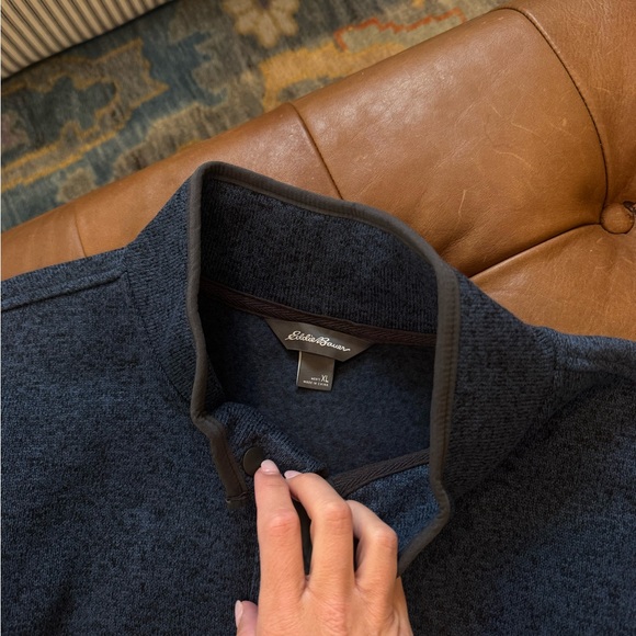 Eddie Bauer Men's Blue Quarter Button - Picture 2 of 3
